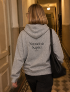 Nur noch ein Kapitel Hoodie in Cool Heather Grey, Rückendruck im Flur