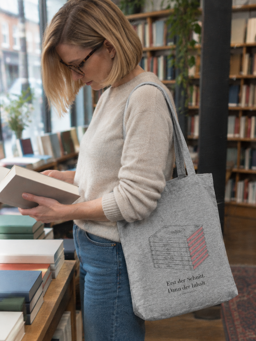 Farbschnitt Tote-Bag in Heather Grey in der Buchhandlung