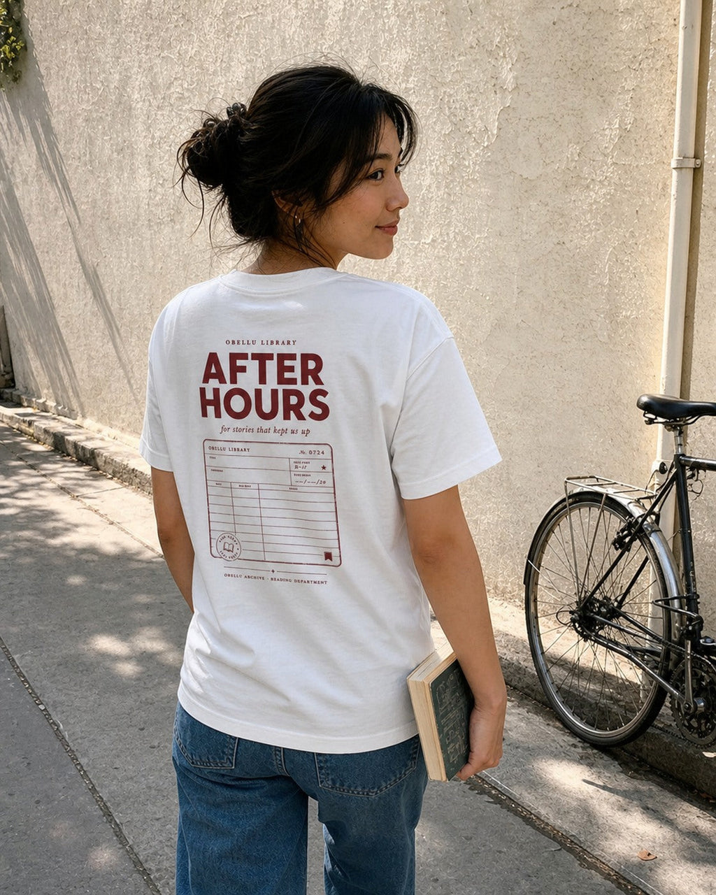 After Hours Library – Classic T-Shirt in White – authentisches iPhone-Lifestylebild