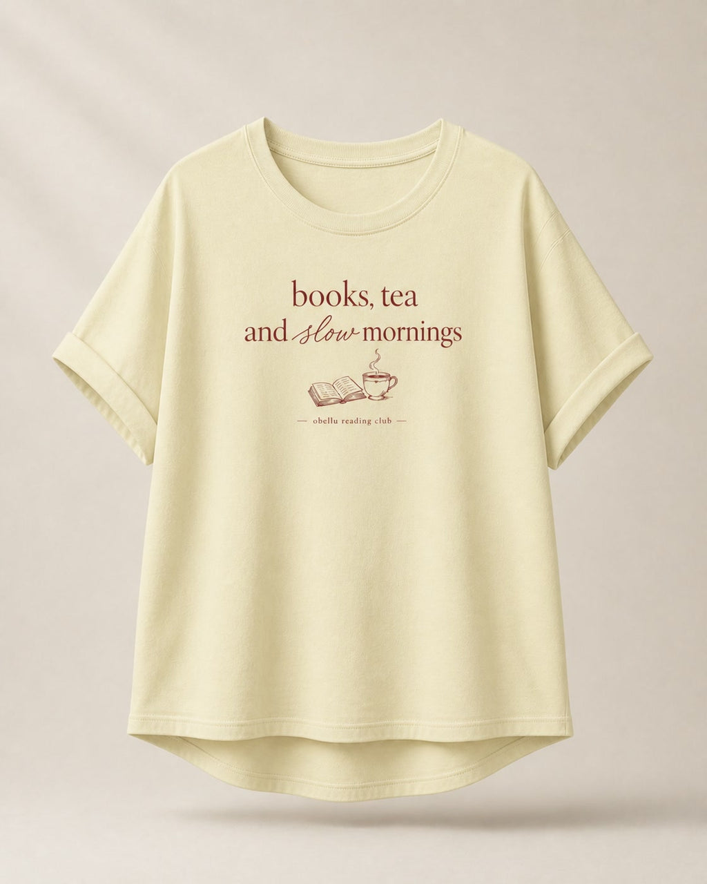 Books, Tea & Slow Mornings – Rolled Sleeve T-Shirt in Butter – 3D-Produktansicht