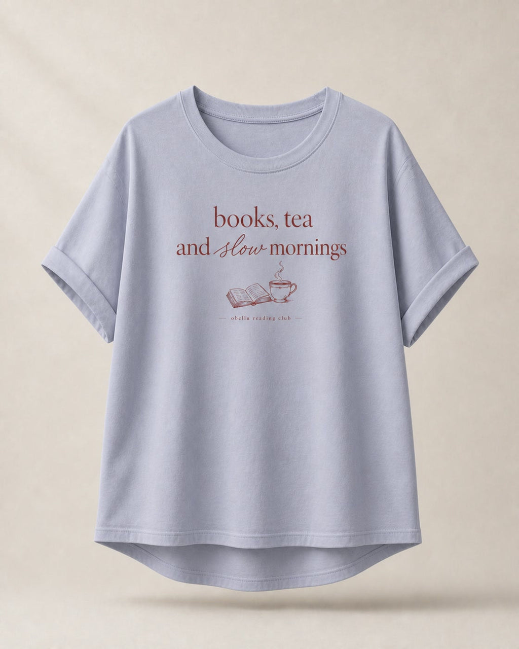 Books, Tea & Slow Mornings – Rolled Sleeve T-Shirt in Serene Blue – 3D-Produktansicht