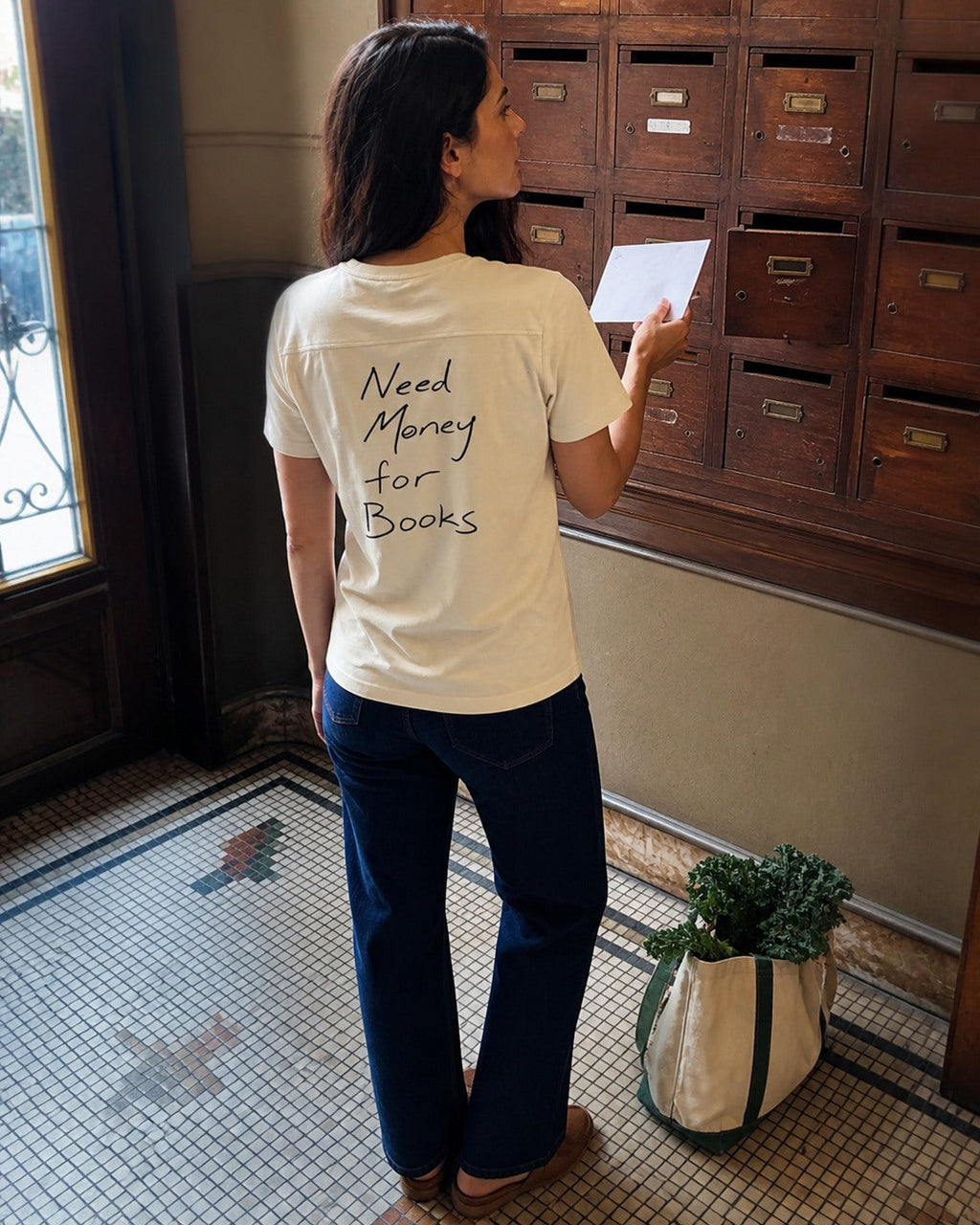 Need Money for Books – Classic T-Shirt in Natural Raw – authentisches iPhone-Lifestylebild