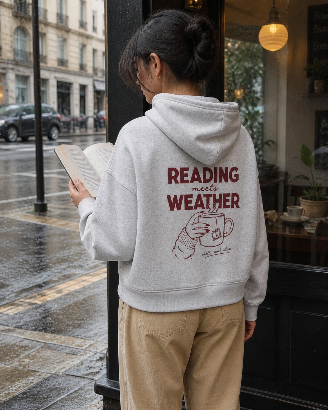 Reading Meets Weather – Boxcut Hoodie in Cool Heather Grey – Lifestylebild mit originalgetreuem Boxcut-Schnitt